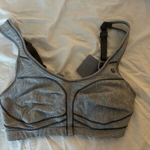 Lululemon Athletica Sports Bra Size 34D w/ 3-Prong Closure and Adjustable Straps